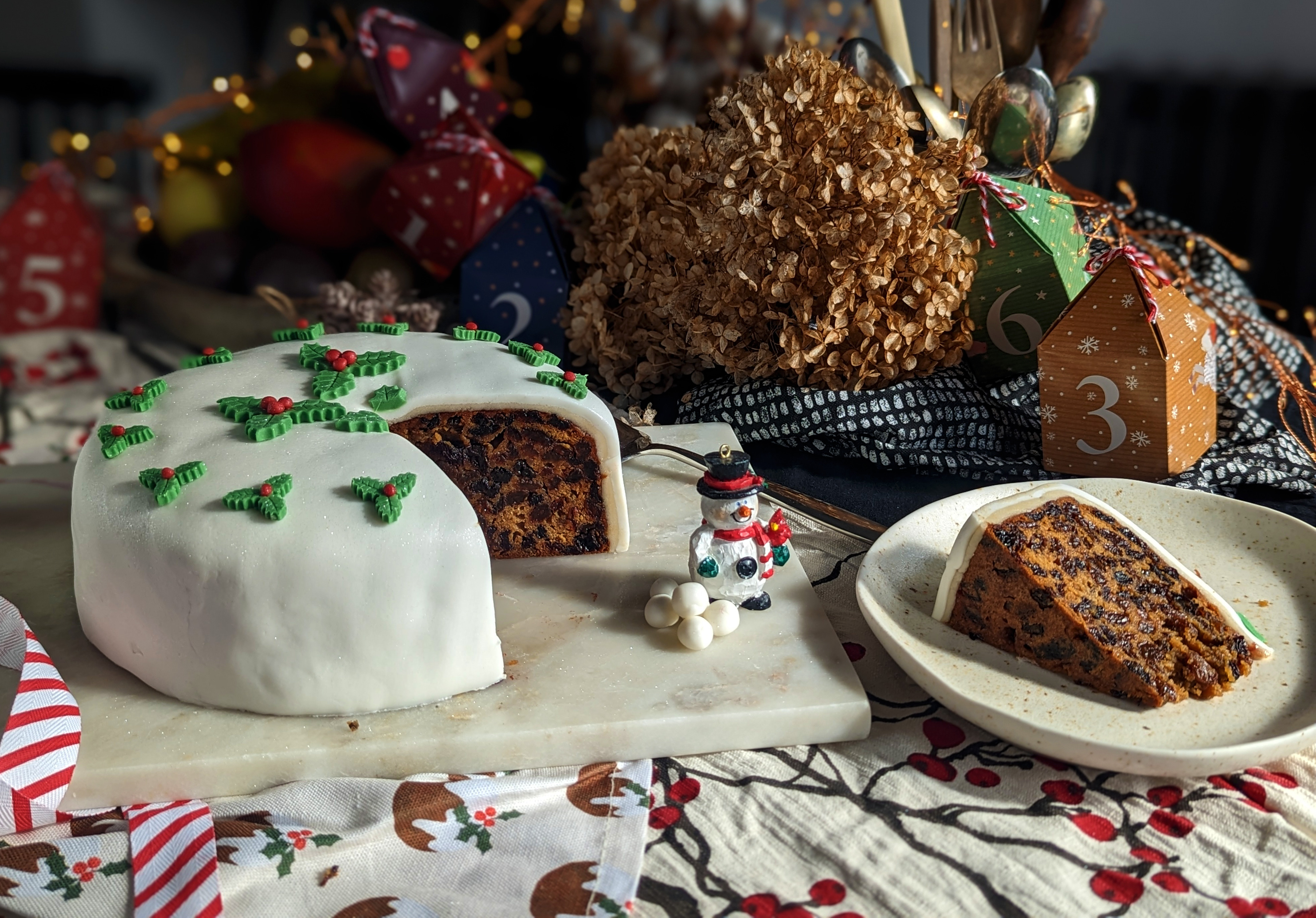 Vintage FRUIT/CHRISTMAS CAKE Baking Pans, 2 Round Cake Pans