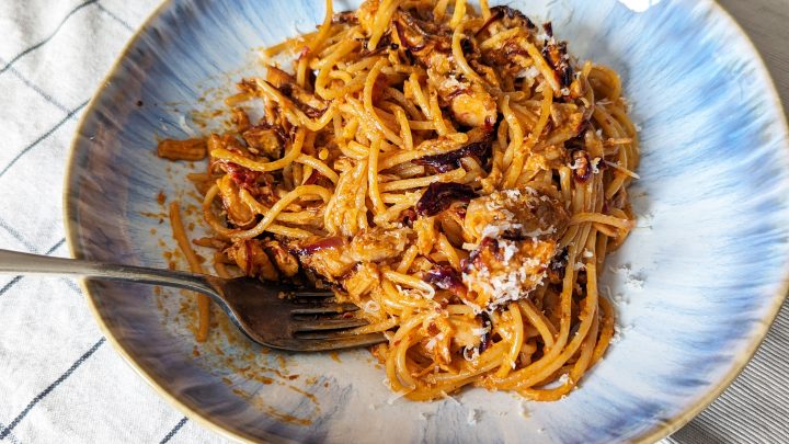 Harissa Chicken & Caramelised Red Onion Pasta (GF)